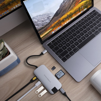 USB- Hyper HyperDrive SLIM 8-in-1 Hub  Macbook      Type-C. : 4K/30Hz HDMI, USB-C Power Delivery, 2 x USB-A, Micro SD, SD, Gigabit Ethernet, Mini DisplayPort.  